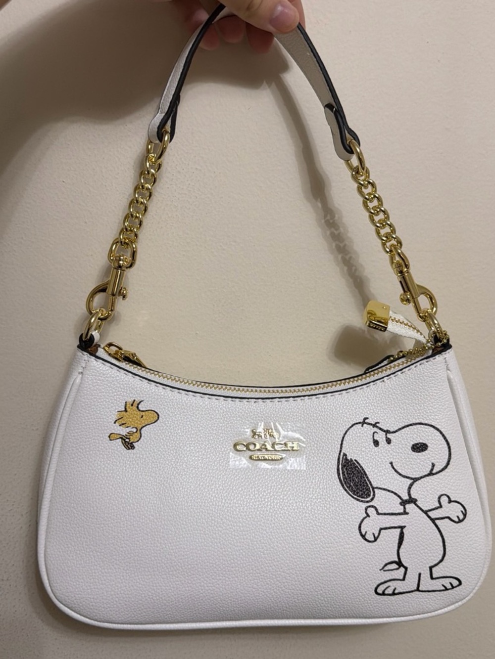 Coach White Leather Shoulder Bag with Snoopy & Woodstock